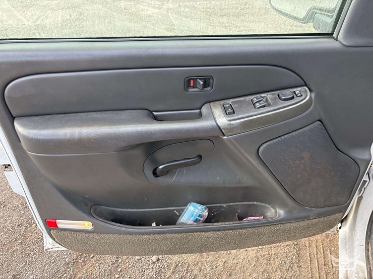 2004-chevrolet-silverado-1500-image-16