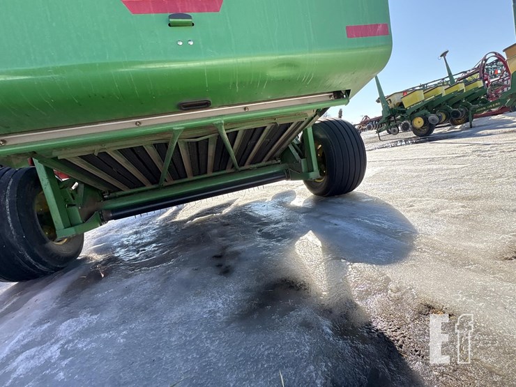 2000-john-deere-567-image-11