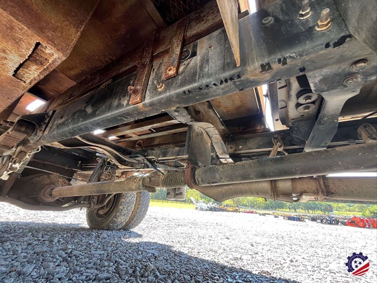 2007-gmc-c5500-flatbed-truck-image-42