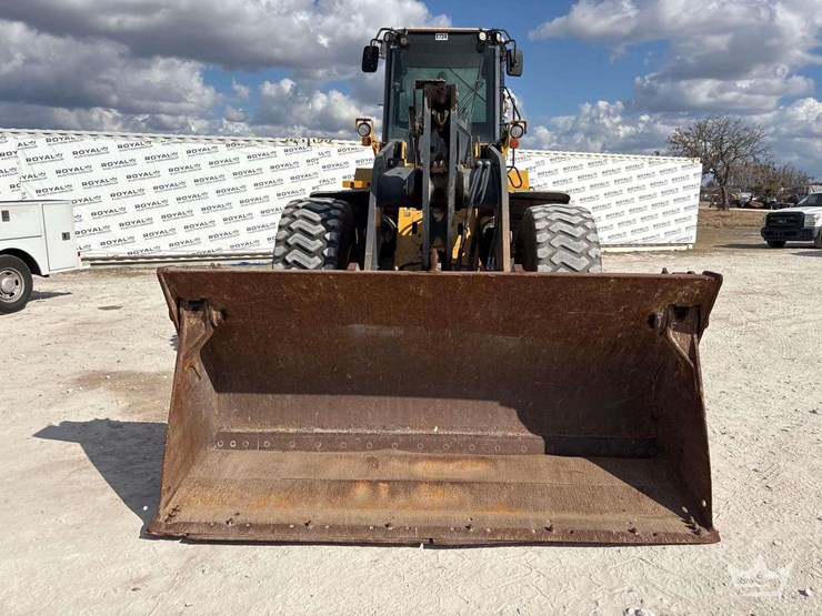 2014-deere-644k-image-38