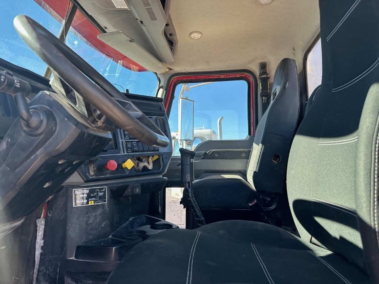 2020-mack-granite-image-6