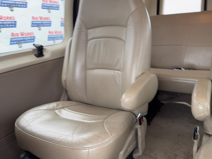 2003-ford-e350-image-18