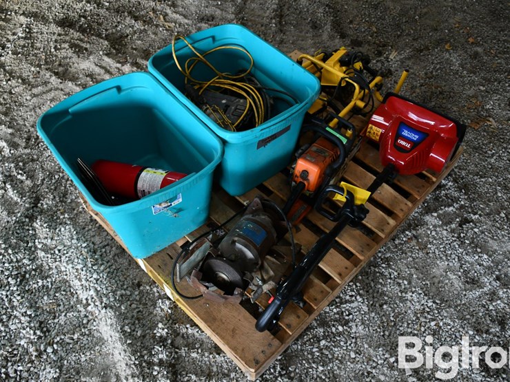 pallet-of-farm-supports-image-1