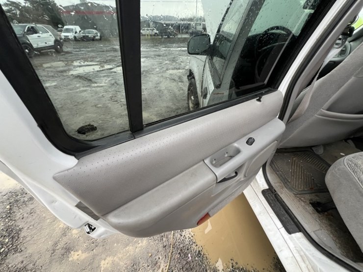 1997-ford-explorer-xlt-image-24