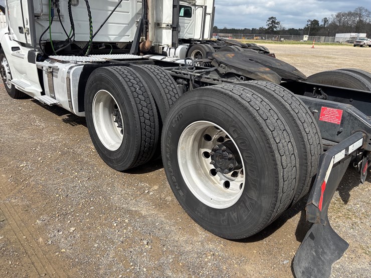 #211-•-2019-volvo-vnl-image-6