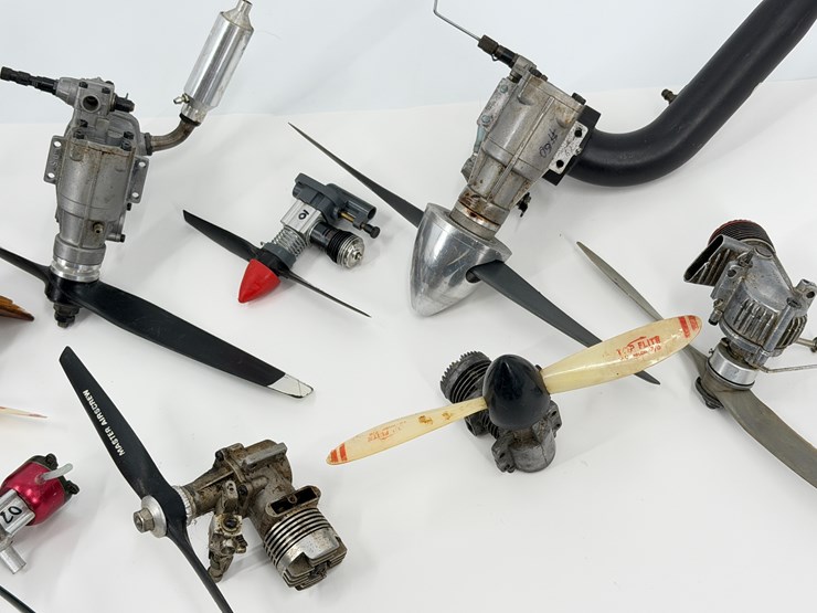 #1069-•-box-of-rc-airplane-engines-image-9