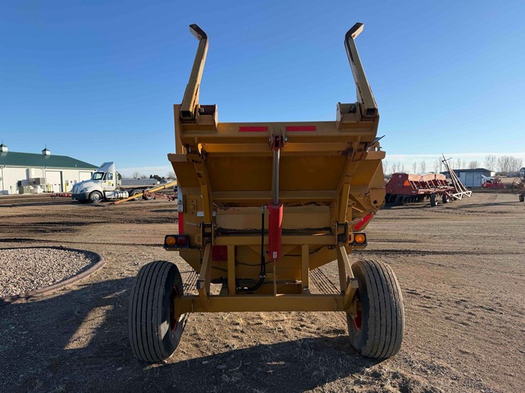 2011-haybuster-2650-image-4