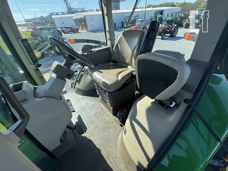 2013-john-deere-8310r-image-16