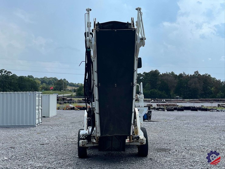 roadtec-cb100-sweeper-conveyor-image-16