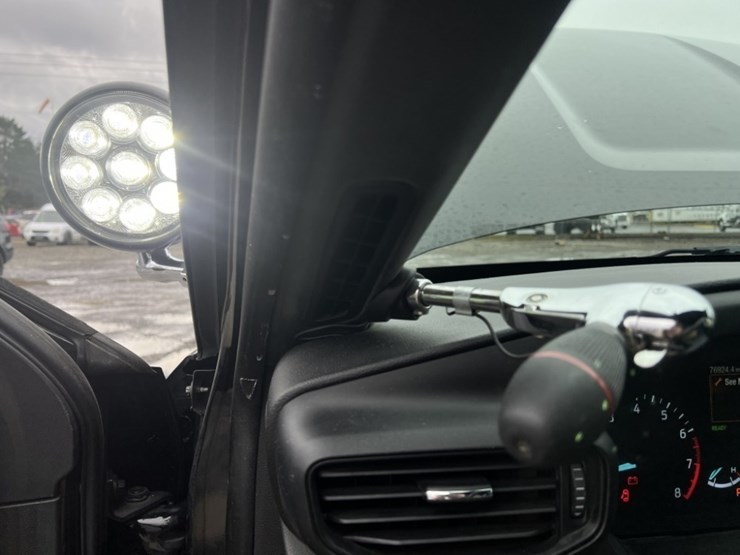 2019-ford-explorer-image-27