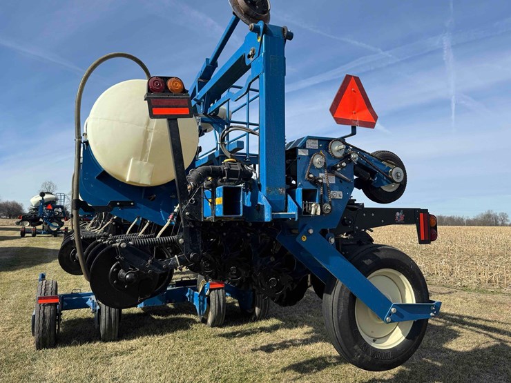 2012-kinze-3600-image-14