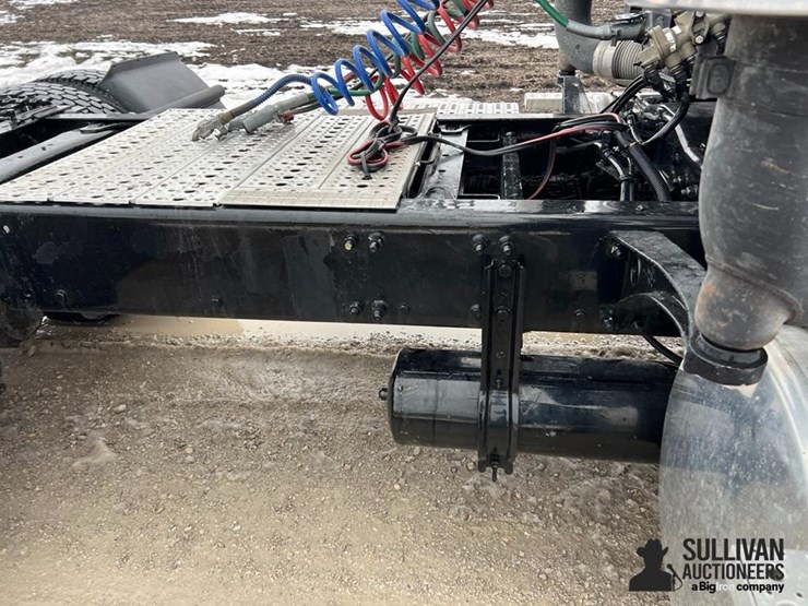 2006-freightliner-columbia-112-image-17