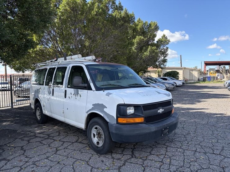2007-chevrolet-express-2500-image-2