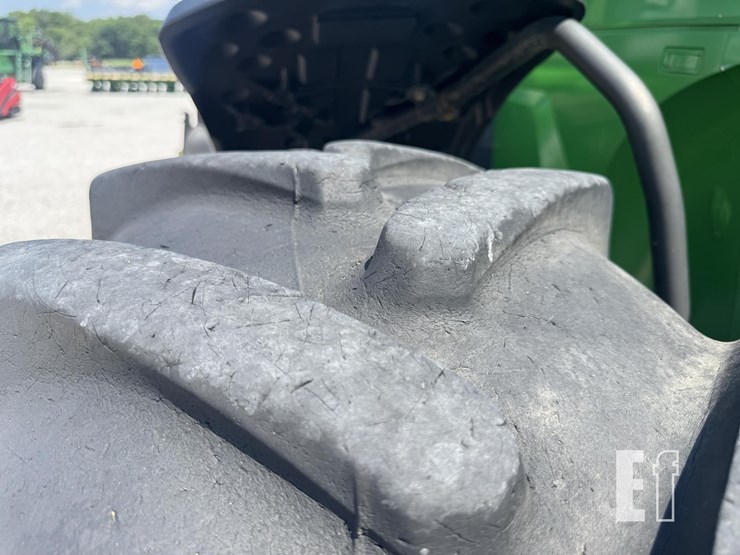 2012-john-deere-7215r-image-4