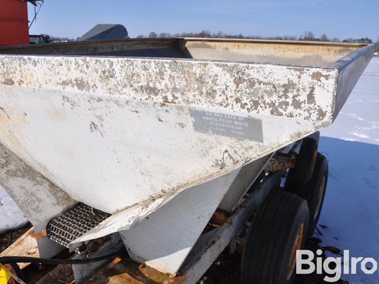 pull-type-dry-fertilizer-spreader-image-18