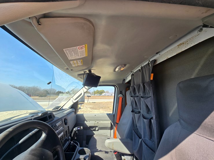 2019-ford-e450-image-28