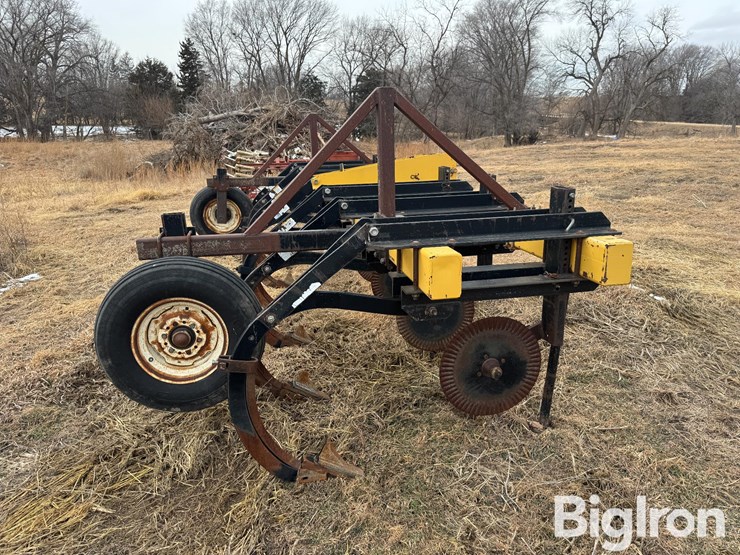 landoll-7-shank-chisel-plow-image-4