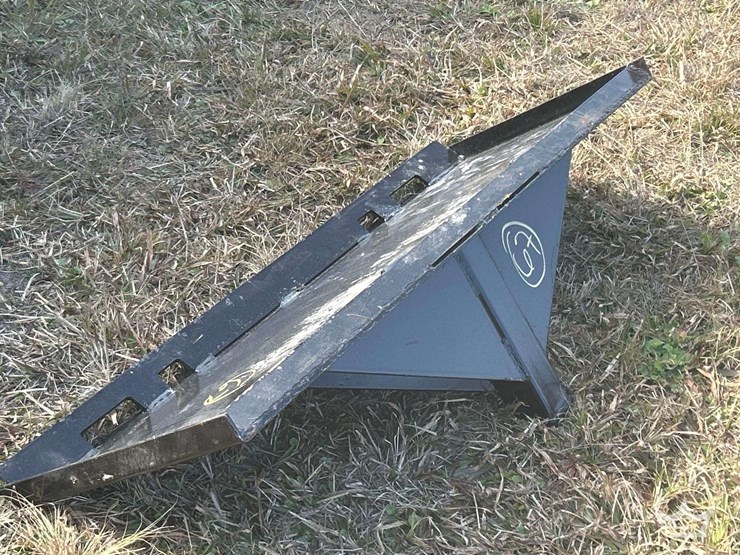 2025-quick-hitch-skid-steer-attachment-image-4