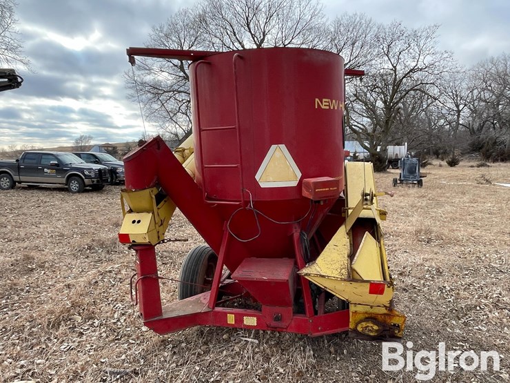 new-holland-352-image-6