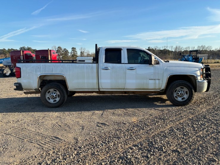 2015-chevrolet-silverado-2500hd-image-4