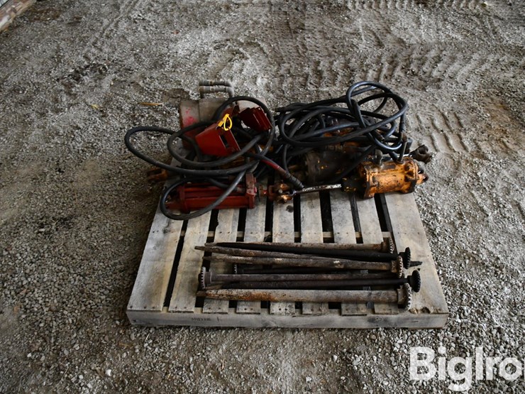 pallet-of-farm-supports-image-4