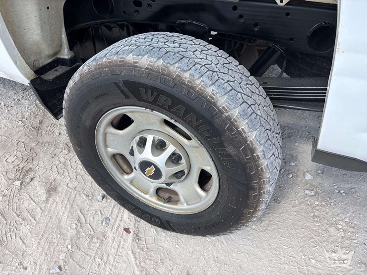 2019-chevrolet-silverado-2500hd-image-29