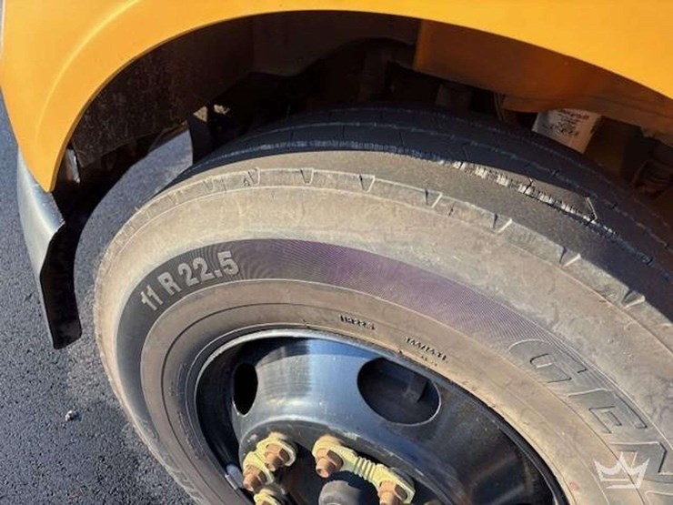 2007-freightliner-b2-image-16