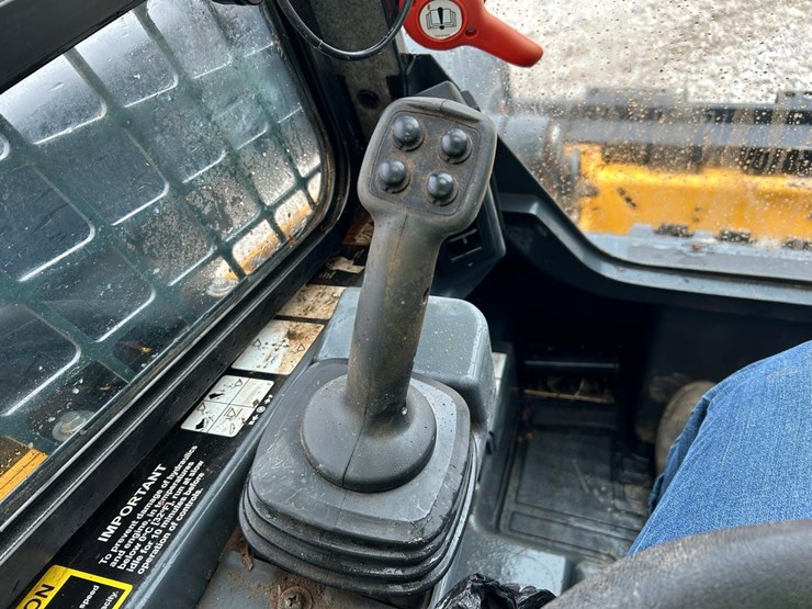 2020-deere-325g-image-24