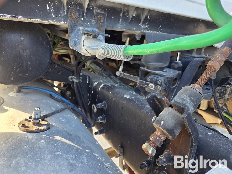 2004-sterling-at9500-image-10