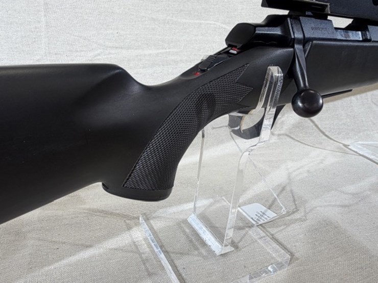 #215-•-browning-a-bolt-rifle-image-26