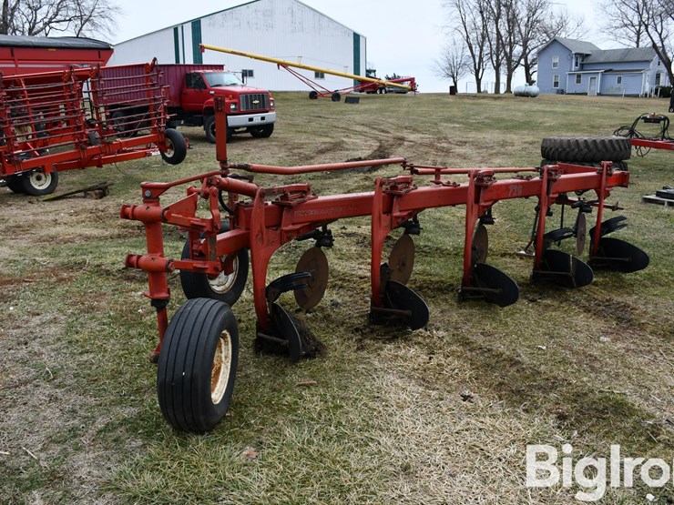 international-720-image-5