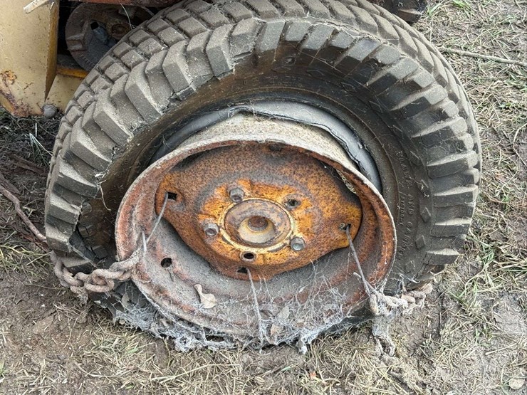 minneapolis-moline-112-image-19