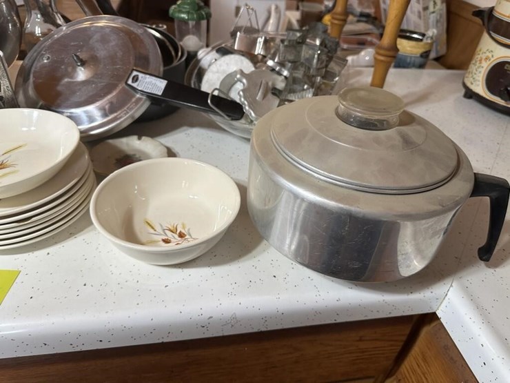 misc.-kitchen-cookware-&-silverware-image-12