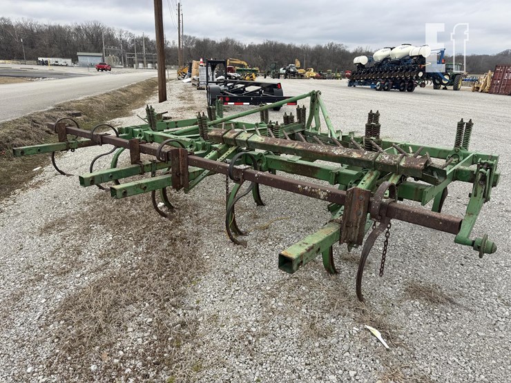 john-deere-100-image-4