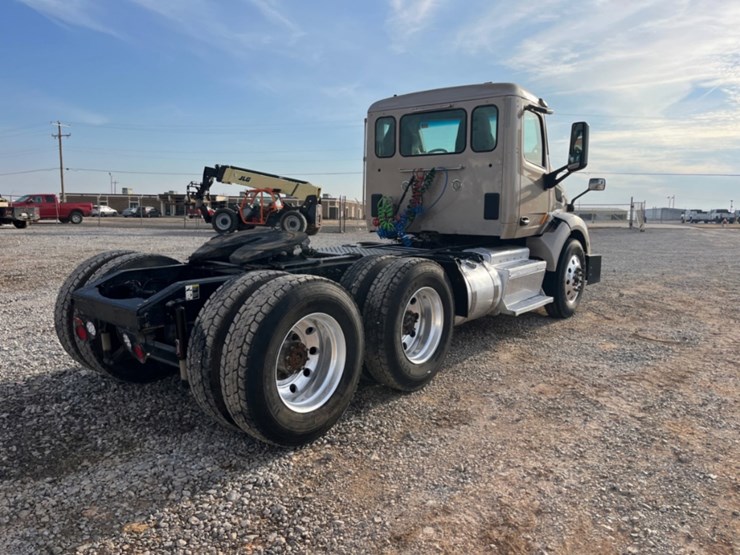 2017-peterbilt-579-image-5