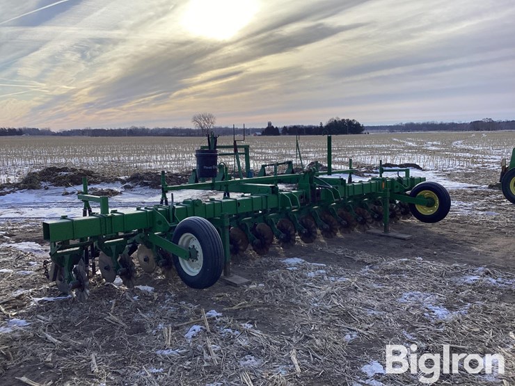 14r20"-dry-fertlilizer-applicator-image-3