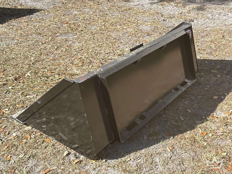 2025-swict-60in.-bucket-skid-steer-attachment-image-4
