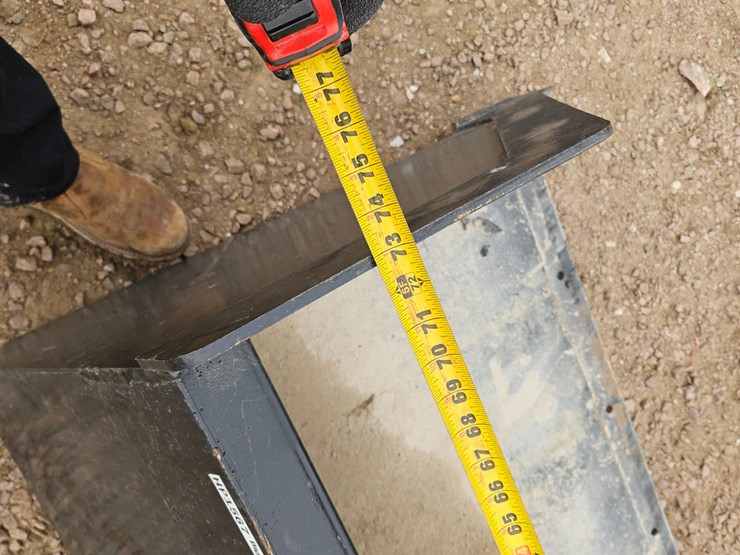 73"-skid-steer-bucket-attachment-image-10
