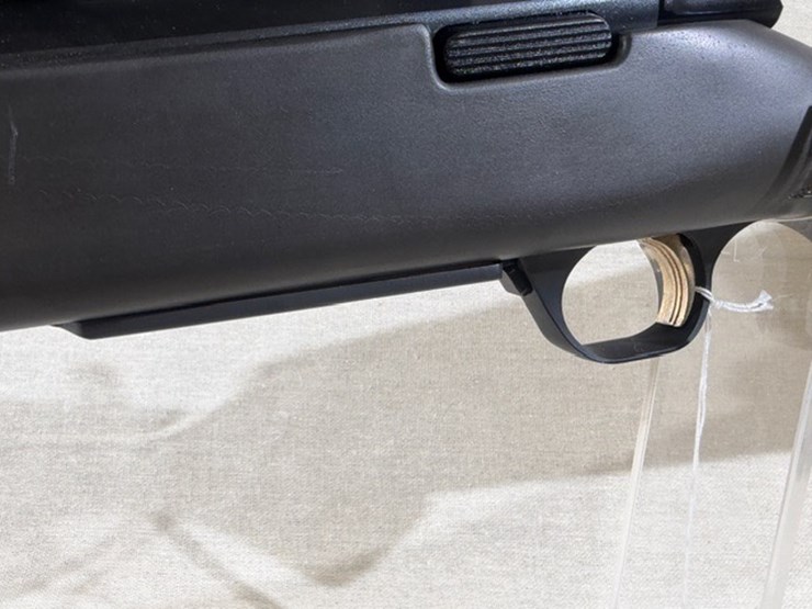 #215-•-browning-a-bolt-rifle-image-18