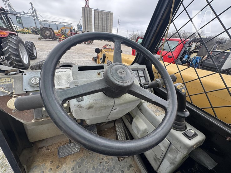 caterpillar-th83-image-13