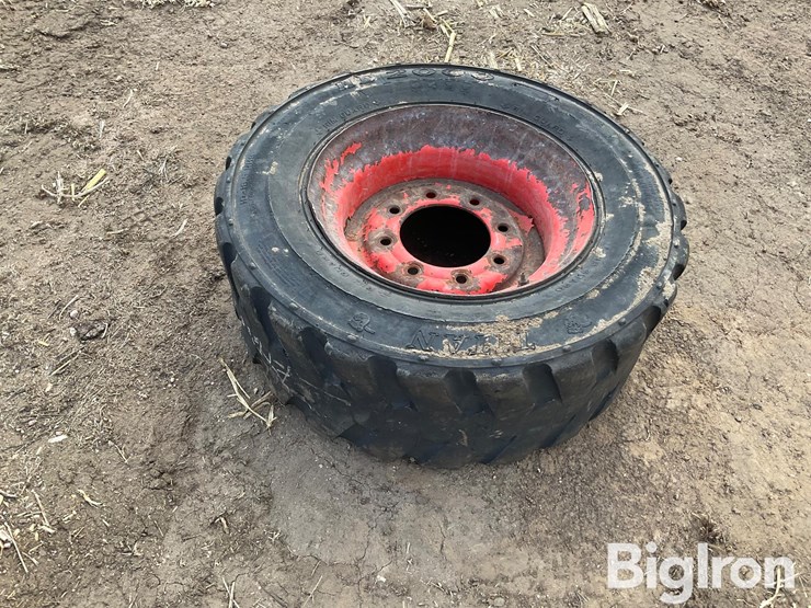 skid-steer-tire-&-rim-image-4