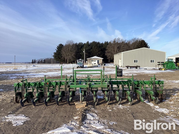 14r20"-dry-fertlilizer-applicator-image-6