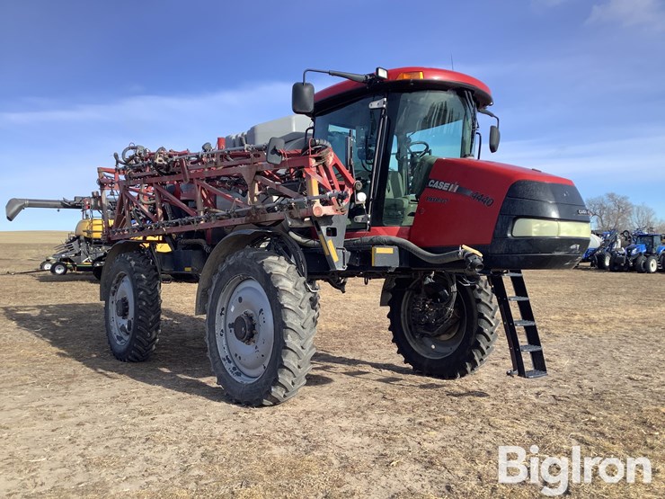 2015-case-ih-patriot-4440-image-3