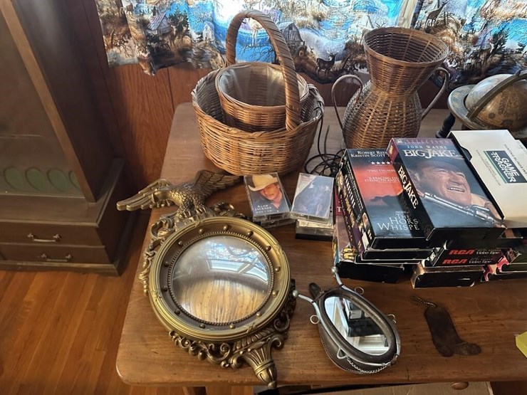 rustic-wall-displays-&-vintage-films-image-4