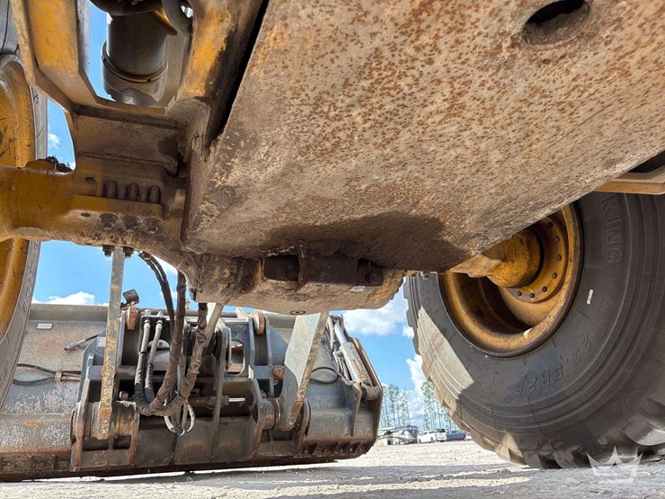 2014-deere-644k-image-31