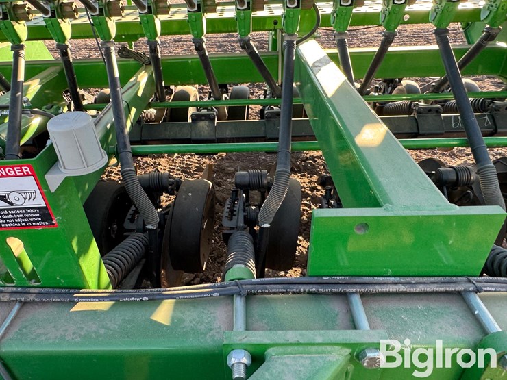 2022-john-deere-1590-image-13