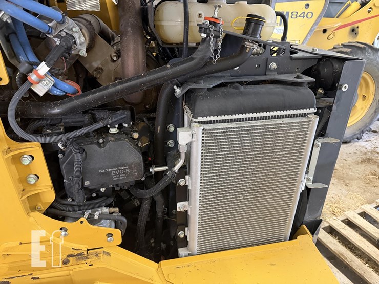 2024-deere-330g-image-23