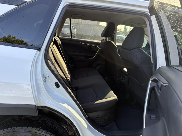 2019-toyota-rav4-image-10