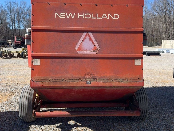 new-holland-855-image-5