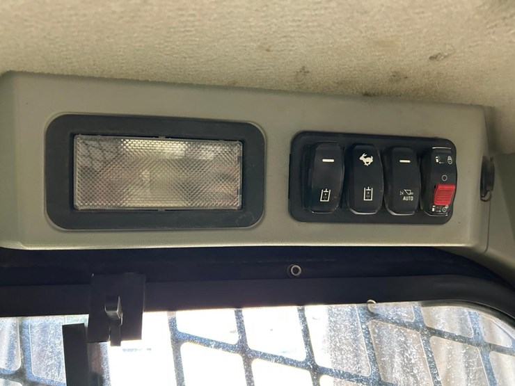 2021-caterpillar-259d3-image-26